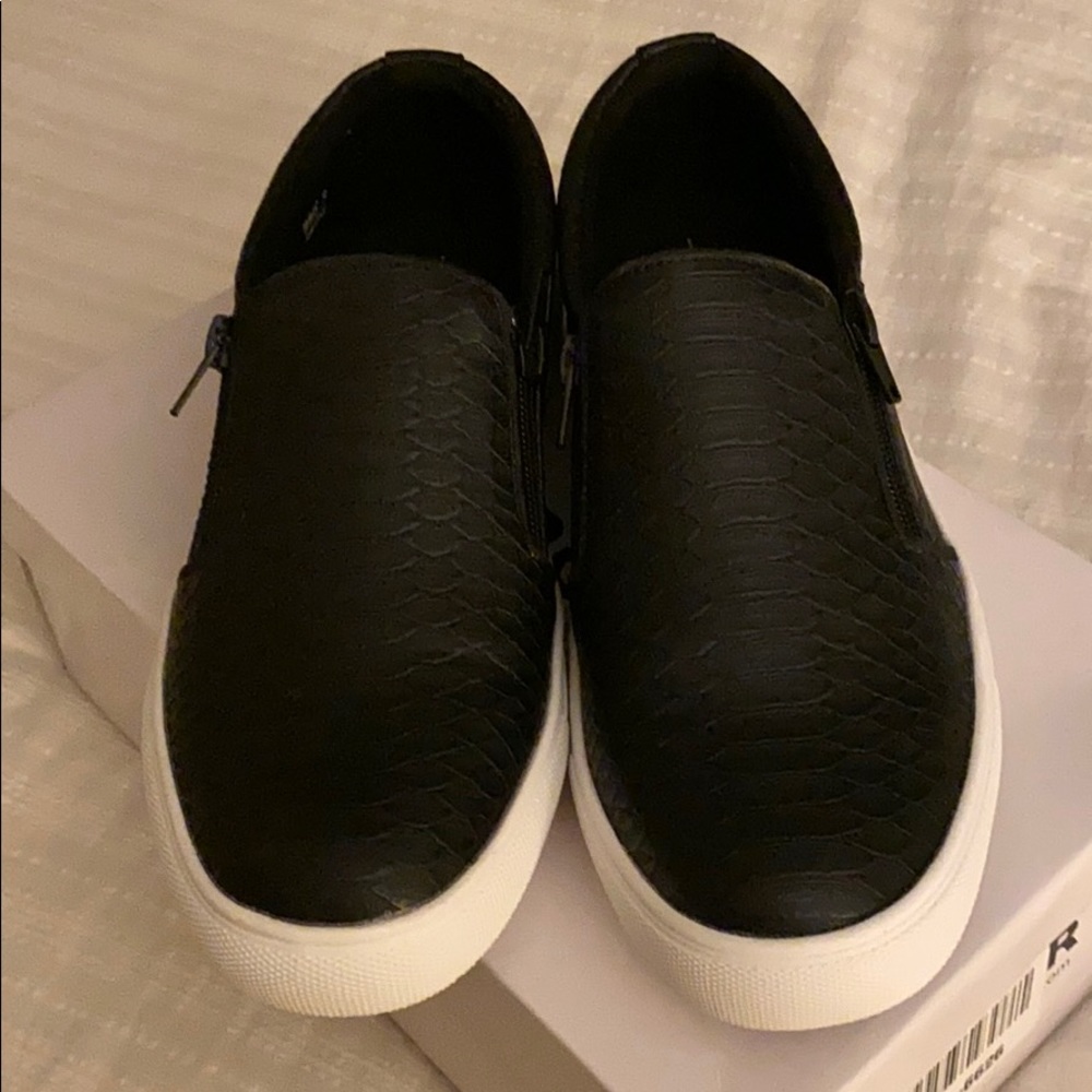 Slip on sneakers